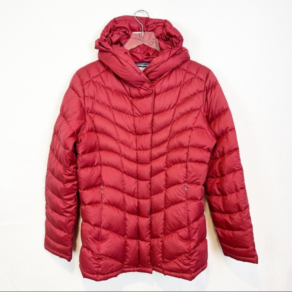 Patagonia Down Hooded Puffer hooded Jacket zip up  red L